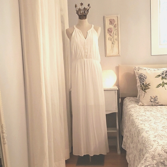 Reitmans Dresses & Skirts - Reitmans White Maxi Dress with Pleated Bodice
